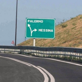 Villafranca Tirrena - Villafranca Tirrena (ME), terribile incidente stradale sull’A20 Messina-Palermo: auto ribaltata